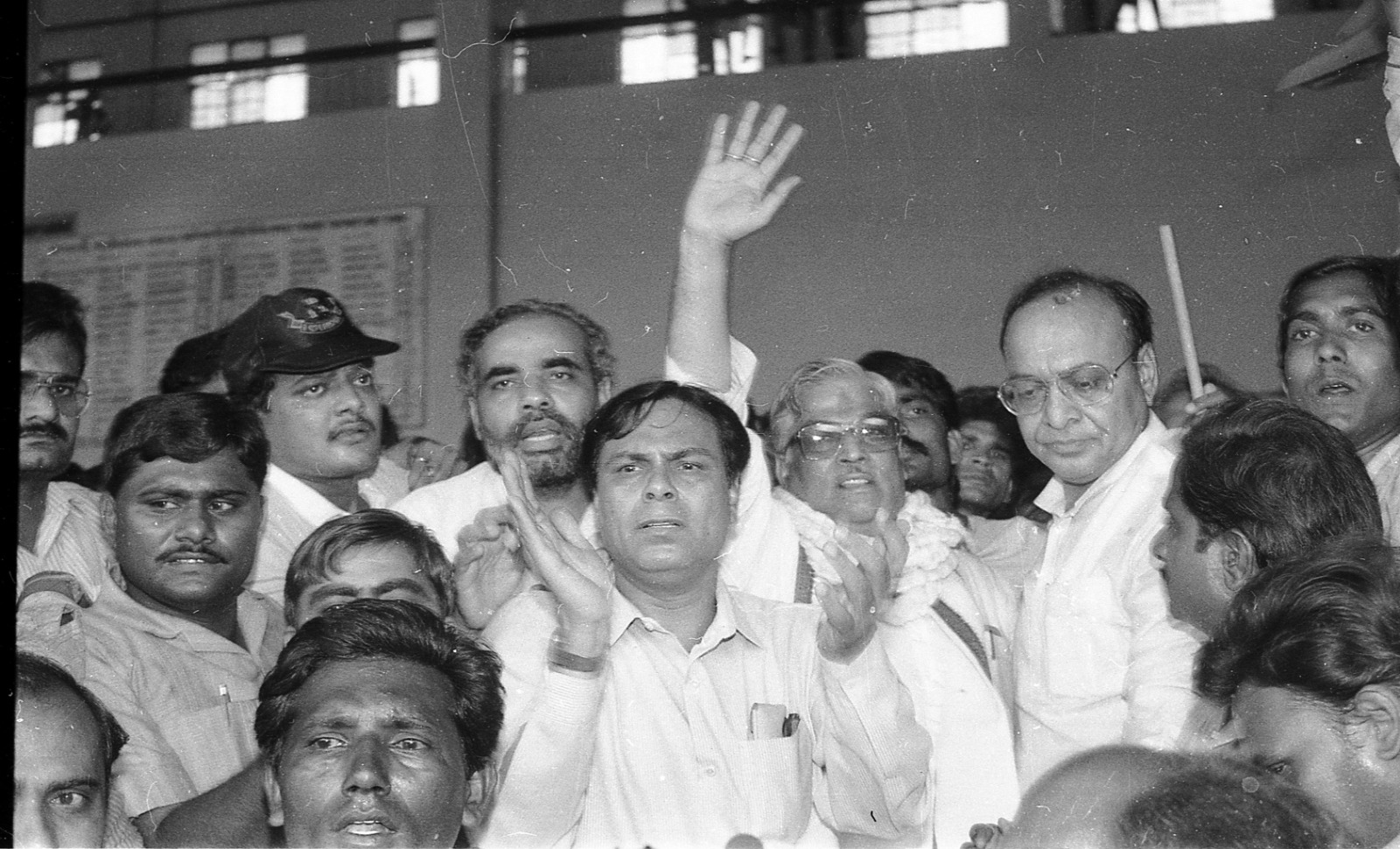 PM Modi Birthday 2026 : कभी ऐसे दिखते थे नरेंद्र मोदी! RSS से प्रधानमंत्री बनने तक की Unseen Photos