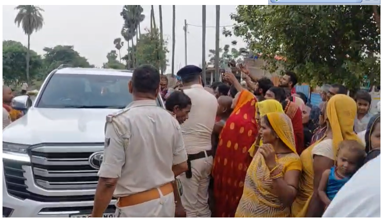 मोकामा में बाढ़ का कहर: कई गांवों में घुसा पानी, लोगों से मिलने पहुंचे विधायक अनंत सिंह