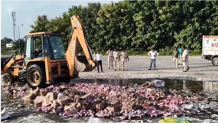 गोपालगंज में 5088 लीटर शराब पर चला बुलडोजर, 82 मामलों में जब्त एक करोड़ की खेप नष्ट