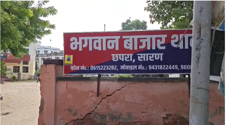 छपरा के होटल पैशन में पुलिस की रेड, 4 युवक और 4 युवतियां पकड़े गए