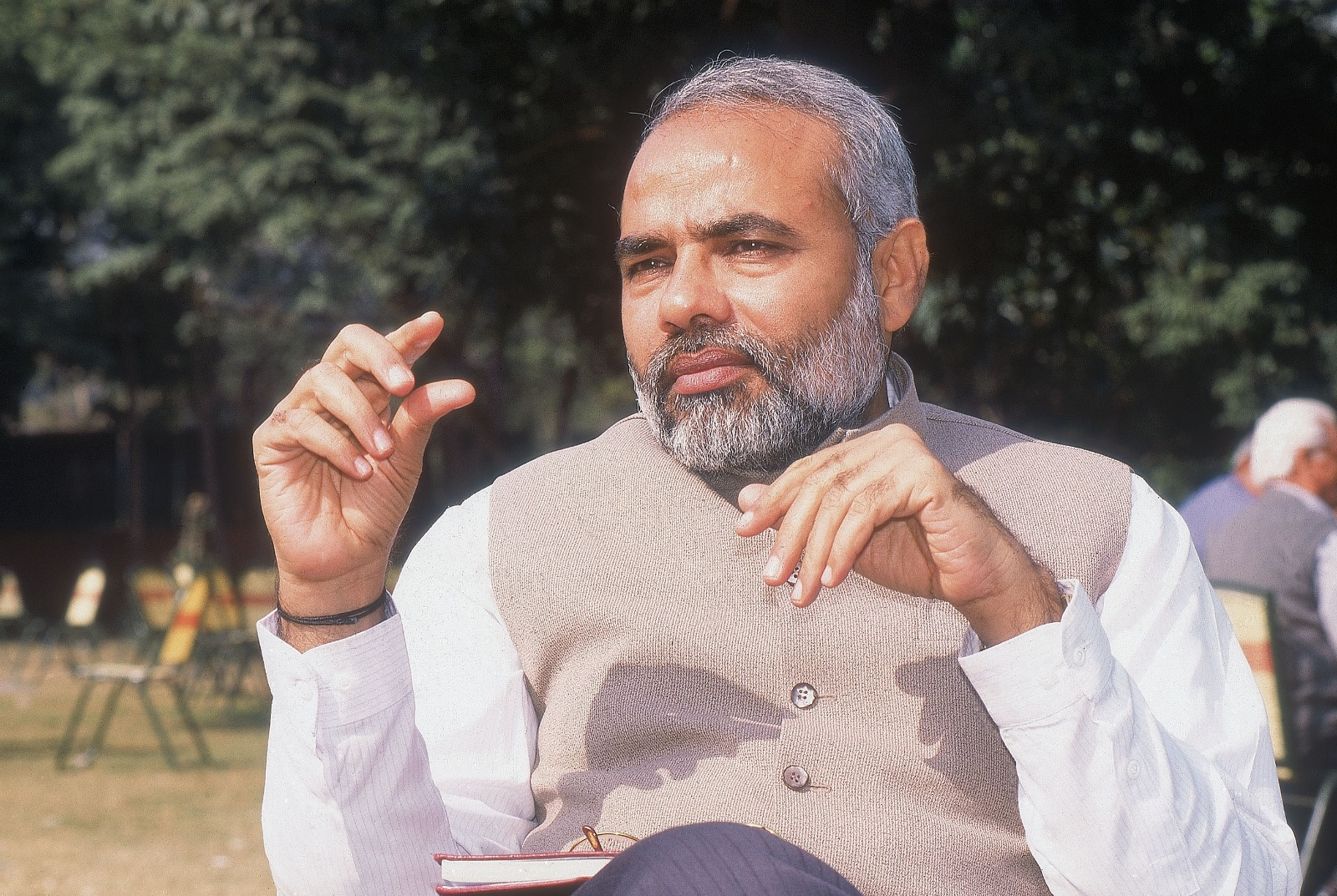PM Modi Birthday 2026 : कभी ऐसे दिखते थे नरेंद्र मोदी! RSS से प्रधानमंत्री बनने तक की Unseen Photos