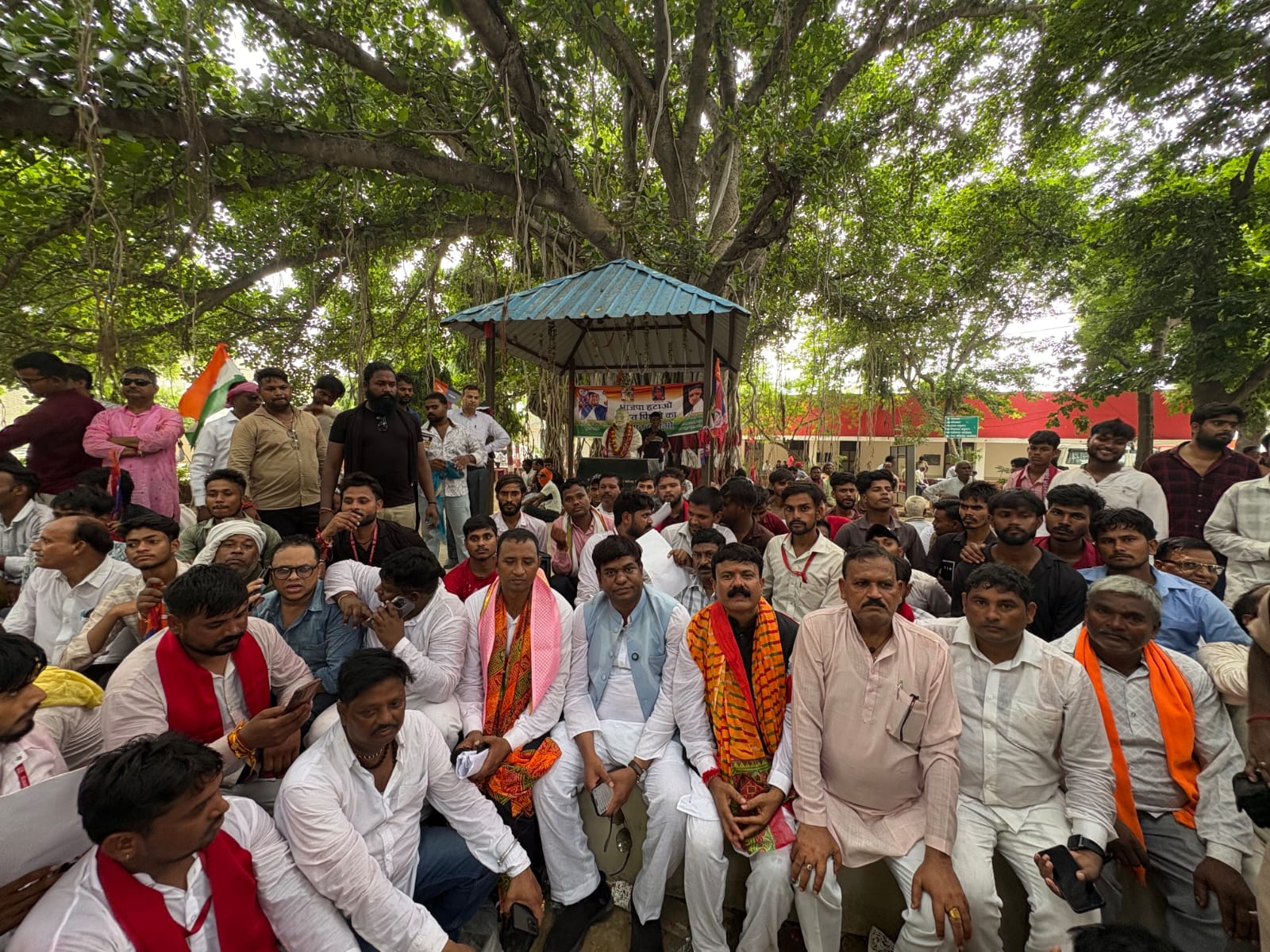 मथुरा में मुकेश सहनी का पैदल मार्च, सरकार को 24 घंटे की मोहलत, 3 सितंबर को CM से करेंगे सीधा सवाल 