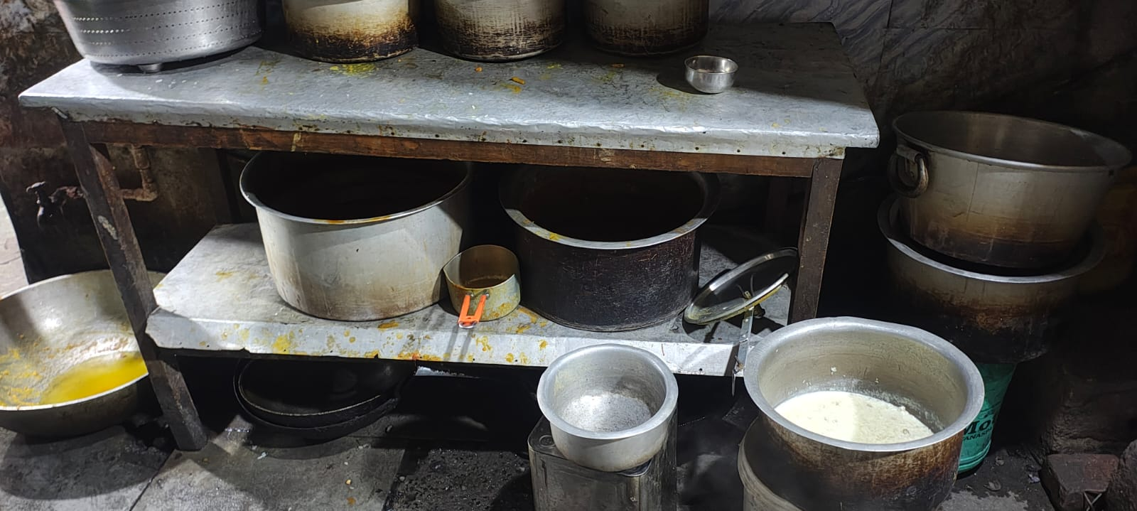 बिहार में खाद्य सुरक्षा पर सख्ती: किचन गंदा रहने पर समस्तीपुर में लाइसेंस निलंबित, मुजफ्फरपुर में मिठाई प्लांट बंद, रोहतास में एक्सपायर्ड पापड़ नष्ट