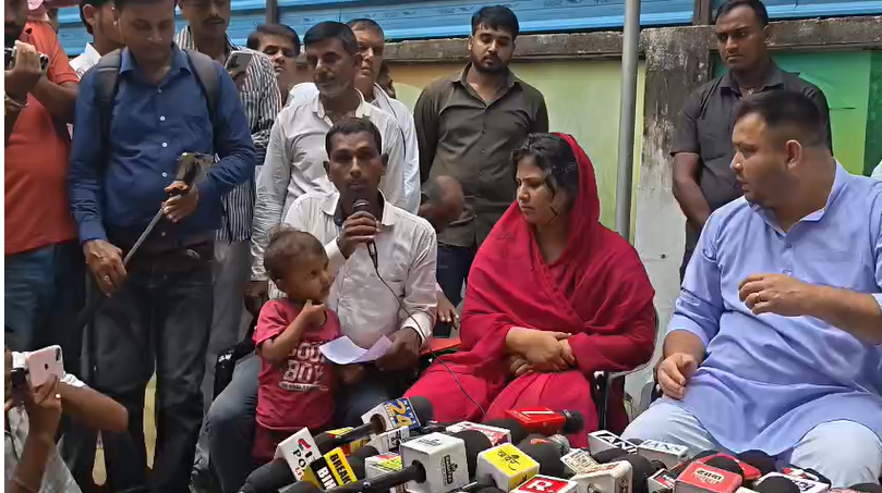 जेल में युवक की मौत के बाद परिजनों से मिले तेजस्वी यादव, जेल अधीक्षक पर कार्रवाई और मृतक के आश्रित को नौकरी और मुआवजे की मांग