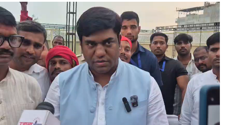 पीएम मोदी के संसदीय क्षेत्र वाराणसी में मुकेश सहनी की हुंकार, कहा..निषाद समाज को आरक्षण मिलने तक संघर्ष जारी रहेगा