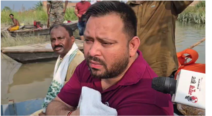 बीच नदी में निकल गई SDRF की वोट की हवा, नाव पर सवार थे तेजस्वी, बोले..‘वोट की हवा निकली तो समझिए सरकार की व्यवस्था की हवा निकल गई’