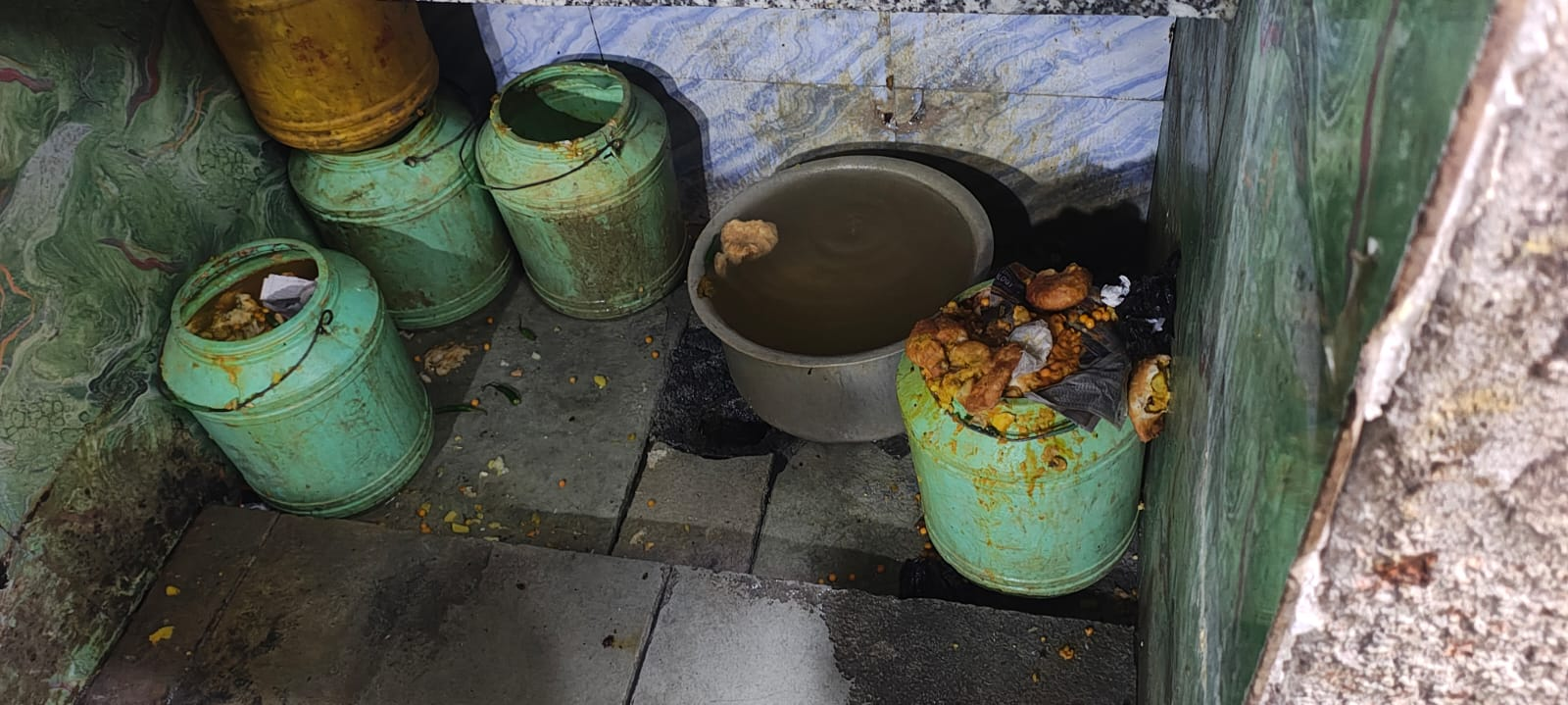 बिहार में खाद्य सुरक्षा पर सख्ती: किचन गंदा रहने पर समस्तीपुर में लाइसेंस निलंबित, मुजफ्फरपुर में मिठाई प्लांट बंद, रोहतास में एक्सपायर्ड पापड़ नष्ट